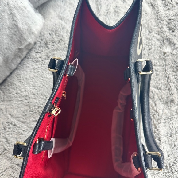 LV On the Go Tote NWOT - Picture 5 of 6